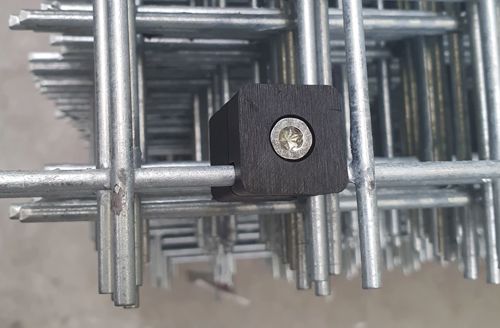 Afstandsstykke 20 mm firkantet Afstandsstykke 20 mm firkantet